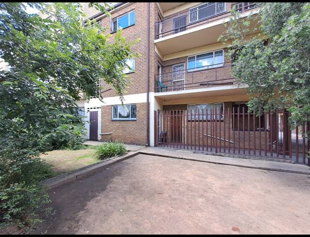1 BEDROOM FLAT FOR SALE IN VEREENIGING CENTRAL